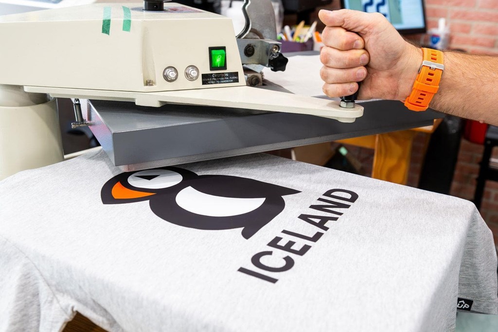 Cómo elegir los mejores materiales para la personalización de tus productos