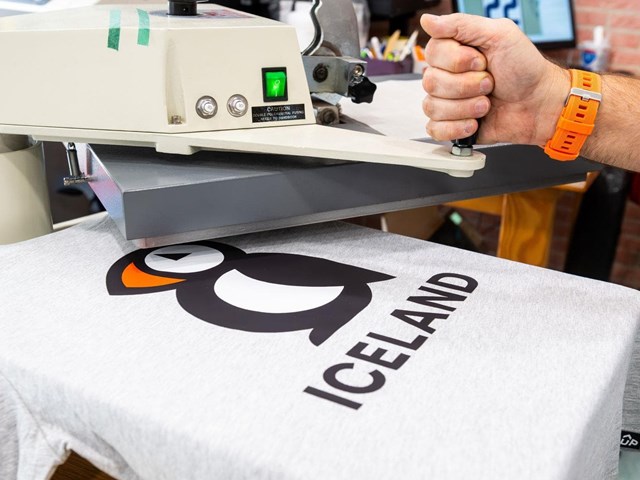 Cómo elegir los mejores materiales para la personalización de tus productos