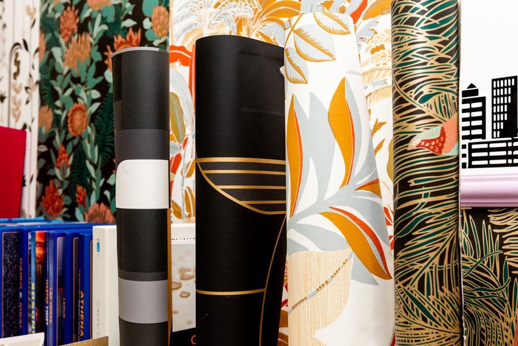 La guía definitiva para decorar con vinilos y papeles pintados